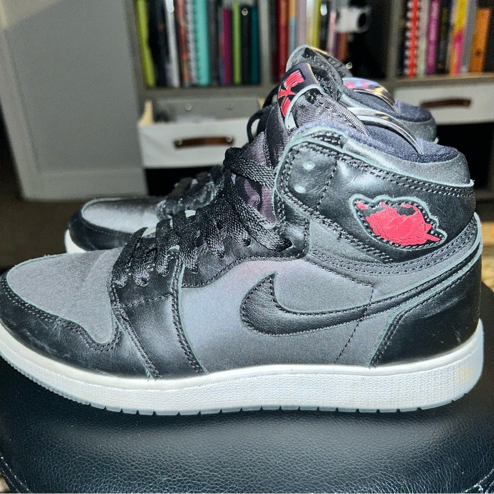 Jordan 1Retro High Black Satin | 7Y (GS) | black red wht | Good Condition - Picture 3 of 9